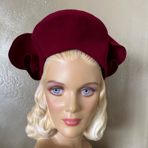 ARTISTIC DESIGNER 1940s\' BURGUNDY FELT \